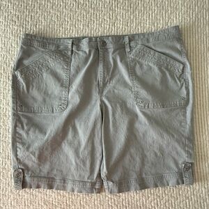 Gloria Vanderbilt Gray Shorts